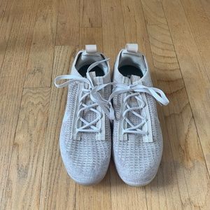 White Nike vapor max